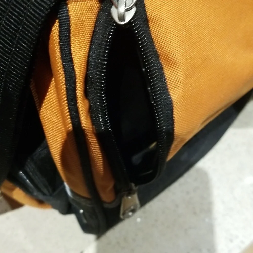 Multiple zippered pockets duffle EUC
